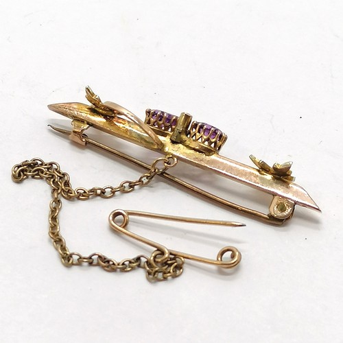 410 - Antique 9ct marked gold amethyst & seed pearl brooch ~ 4.5cm long & 2.4g total weight ~ 4 seed pearl... 