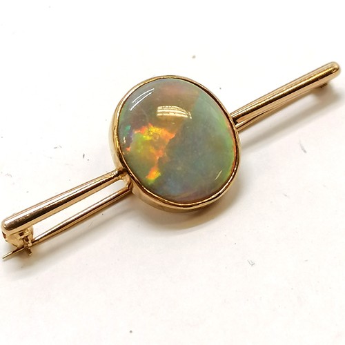 416 - 14ct marked gold brooch set with an opal (1.5cm across) - 4g total weight