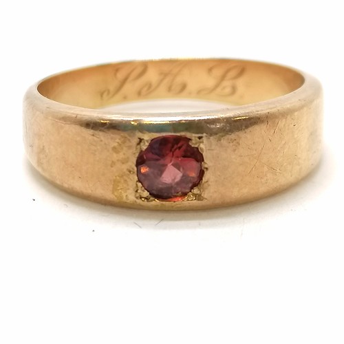 421 - Antique unmarked gold (touch tested as 18ct) ring set with a garnet - size M & 4.4g total weight ~ h... 