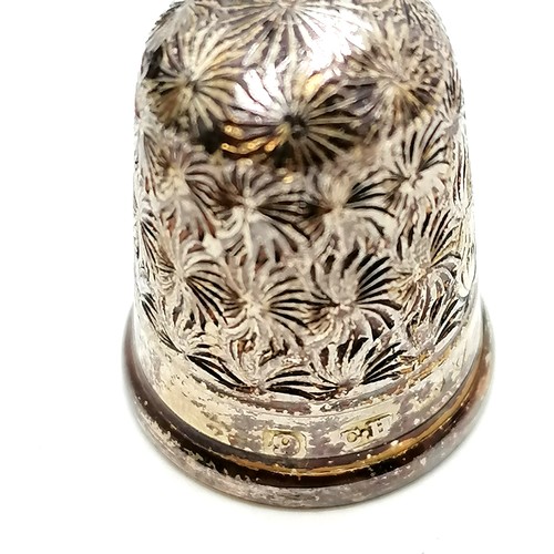 475 - Charles Horner Chester silver thimble in original case - slight wear to case otherwise in good used ... 