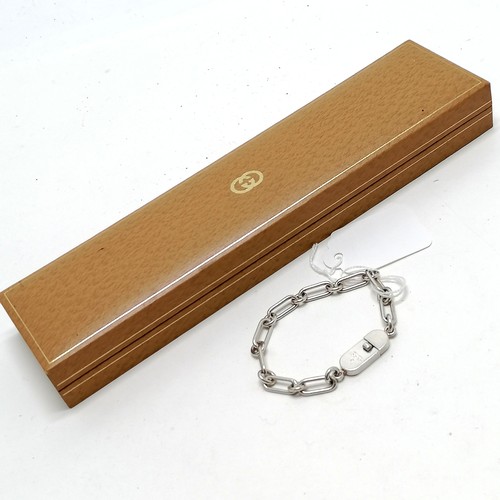 486 - Gucci sterling silver bracelet - 18cm long & 19.8g in used condition and in original retail box