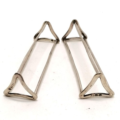 503 - 1804 George III sterling silver pair of 3 bar triangular knife rests - 8.5cm long & 35g