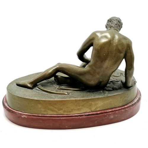 573 - Antique solid bronze study of a nude dying Gaul / gladiator detached from a marble base (17cm across... 