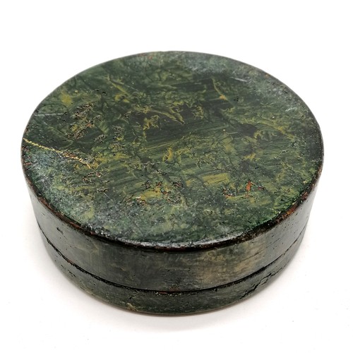 582 - Antique / Regency papier mache circular lidded box with coloured noble person (?) - 10.5cm diameter ... 