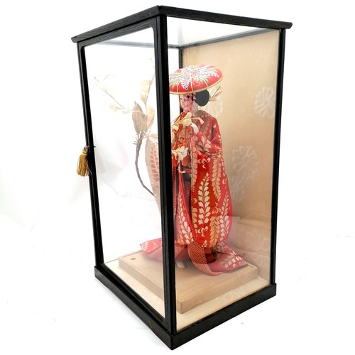 20 - Vintage large Japanese doll in a display case. 54cm high x 33cm x 28cm. No obvious damage