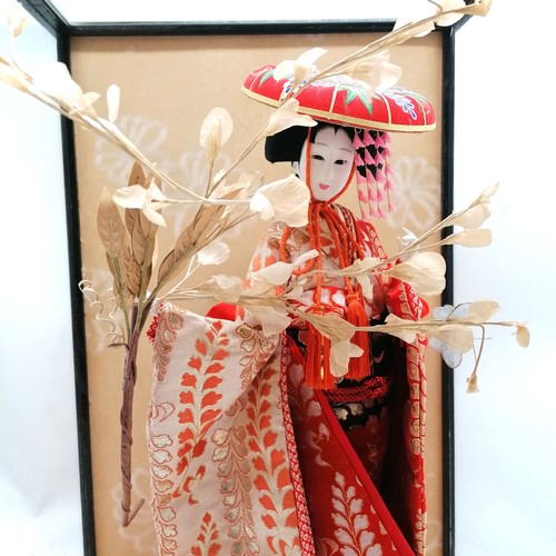 20 - Vintage large Japanese doll in a display case. 54cm high x 33cm x 28cm. No obvious damage