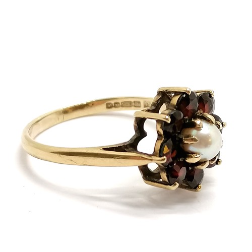 108 - 9ct hallmarked gold garnet & pearl ring - size P & 2.8g total weight