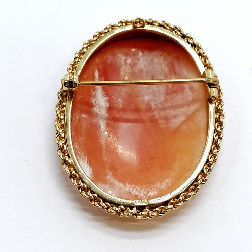 112 - 9ct hallmarked gold hand carved cameo shell portrait brooch - 4.2cm drop & 10.8g total weight