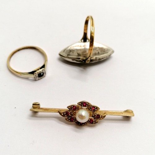 117 - 9ct marked gold ruby & pearl set bar brooch - 4cm & 3g total weight t/w foreign marked (touch tests ... 