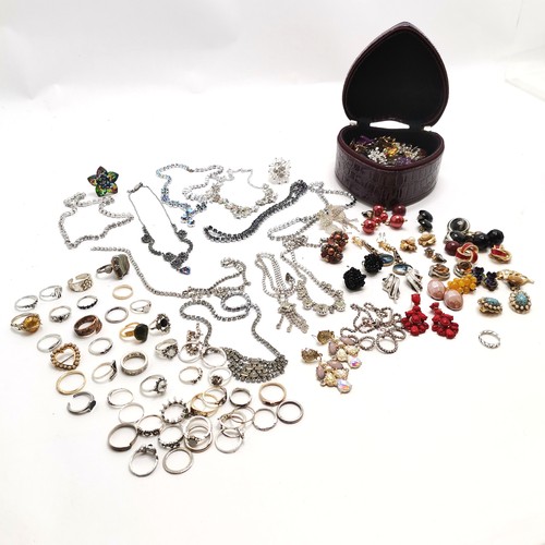 129 - Qty of costume jewellery inc clip-on earrings, rhinestone necklaces, costume rings & heart shaped bo... 