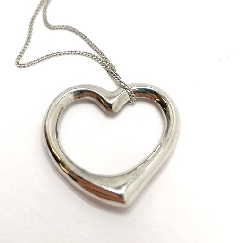 150 - 9ct white gold heart pendant on 9ct white gold fine 44cm chain - 0.7g