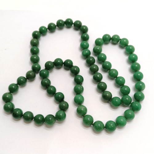 162 - Green jade / jadeite (?) bead necklace - 76cm long (beads approx 11.5mm in diameter) ~ 156g total we... 