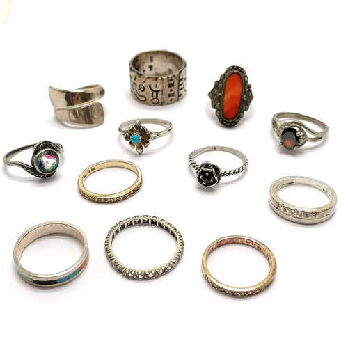 167 - 12 x silver rings inc Mexican, turquoise, crossover, 2 silver gilt etc - total weight 42g - SOLD ON ... 