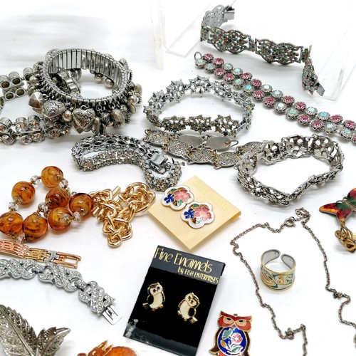 171 - Qty of costume jewellery inc marcasite, enamel, bangles, bracelets, brooches etc - SOLD ON BEHALF OF... 