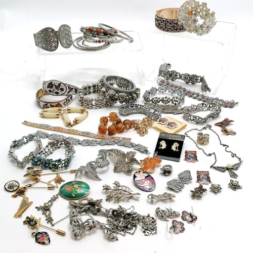 171 - Qty of costume jewellery inc marcasite, enamel, bangles, bracelets, brooches etc - SOLD ON BEHALF OF... 