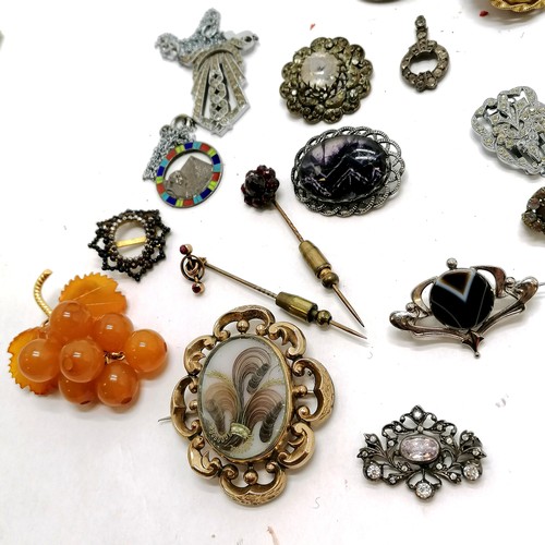 174 - Qty of jewellery inc some antique, 2 x Scottish unmarked silver brooches (1 has a stone missing), mi... 