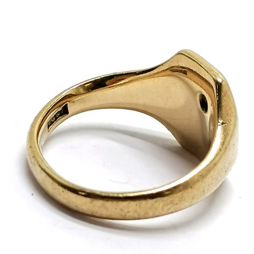 177 - 9ct hallmarked gold gents signet ring set with a diamond - size S & 8.6g total weight