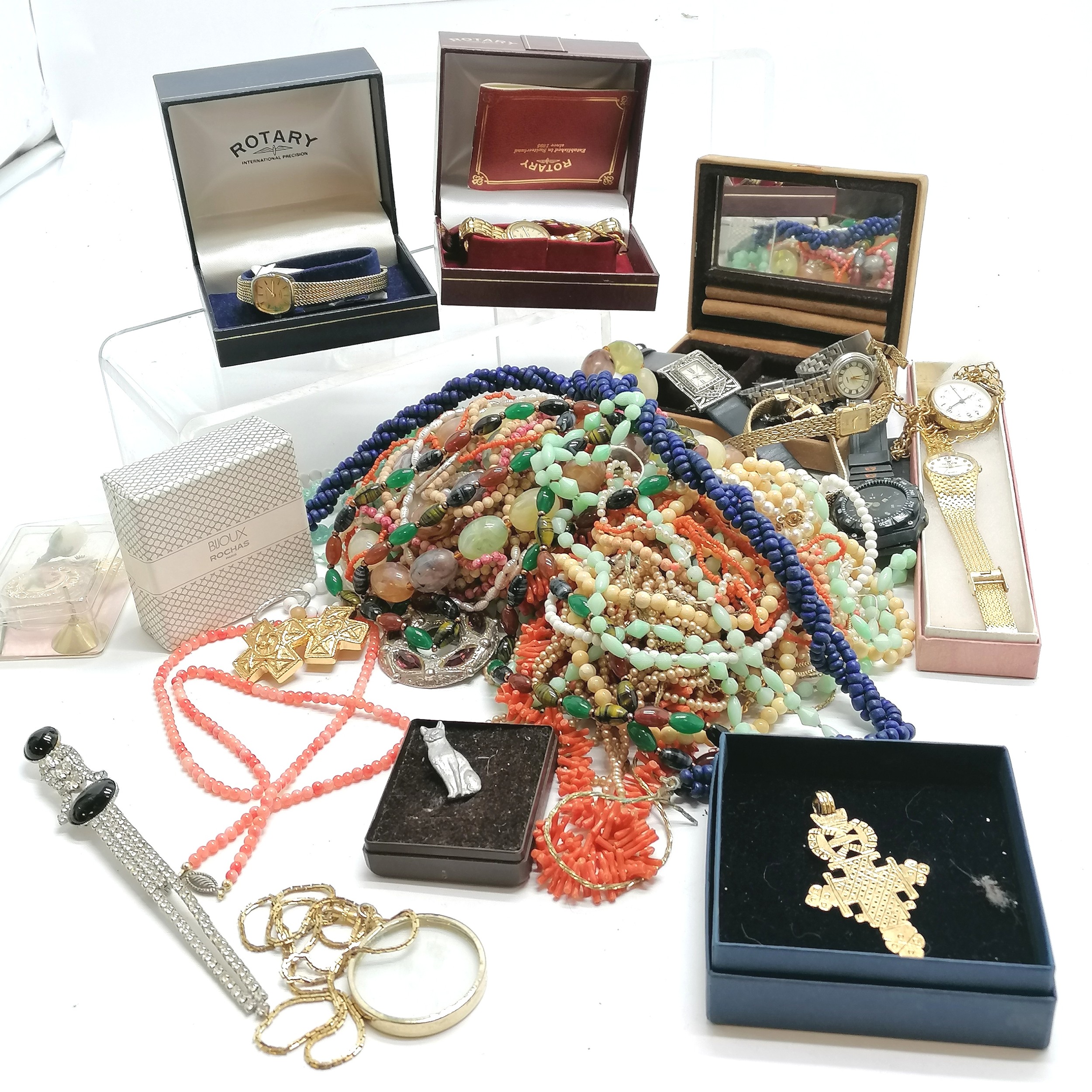 Quantity of costume jewellery incl. a pair of Rochas Paris gold tone ...