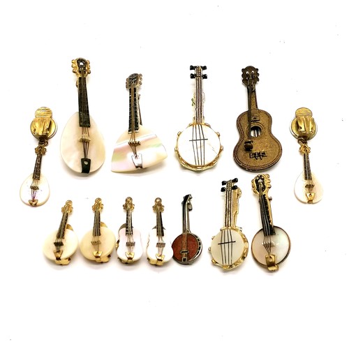 189 - Collection of vintage musical instrument (cello, balalaika, guitar, banjos etc) brooches + earrings ... 