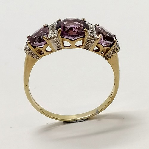 220 - 9ct hallmarked gold amethyst (brilliant cut + 2 trillion cut) & diamond stone set ring inc diamonds ... 