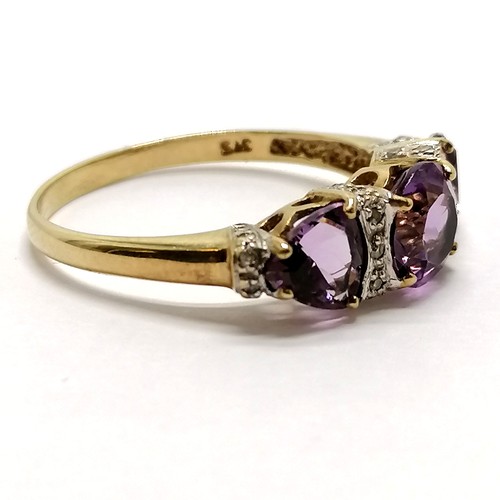 220 - 9ct hallmarked gold amethyst (brilliant cut + 2 trillion cut) & diamond stone set ring inc diamonds ... 