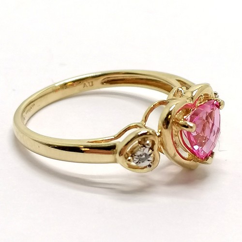 221 - 9ct hallmarked gold heart shaped pink sapphire & diamond ring - size O & 2.3g total weight