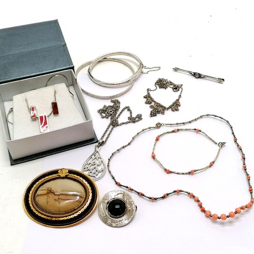 248 - Small qty of silver jewellery inc bangles, Scottish brooch, pendant on chain, coral mounted etc (50g... 