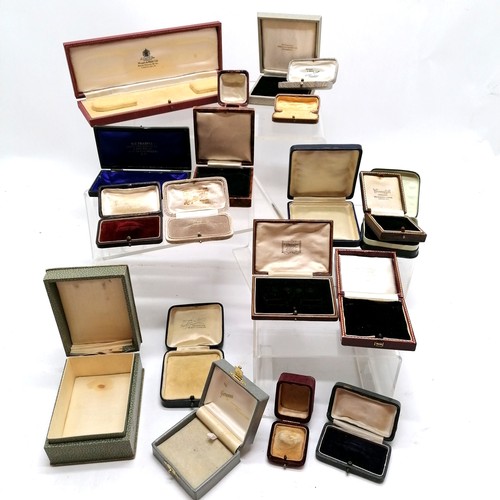 252 - Small qty of antique jewellery boxes inc Mappin & Webb, Fortnum & Mason etc