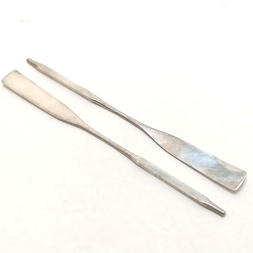 731 - Pair of novelty silver oars by Hilliard & Thomason 1866, 20 cm long, small dents to one, 67 gms