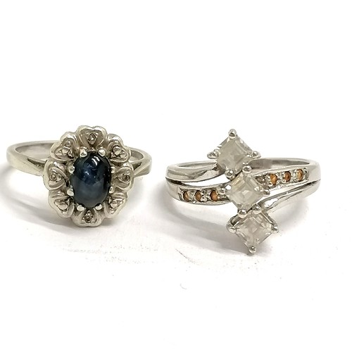 460 - 2 x 9ct hallmarked white gold stone set rings - cabochon sapphire / diamond & white / orange stone -... 