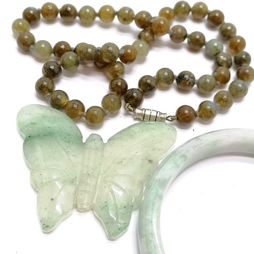 473 - Chinese jade bangle (inside 6cm diameter), jade butterfly carving & string of hardstone beads (40cm)