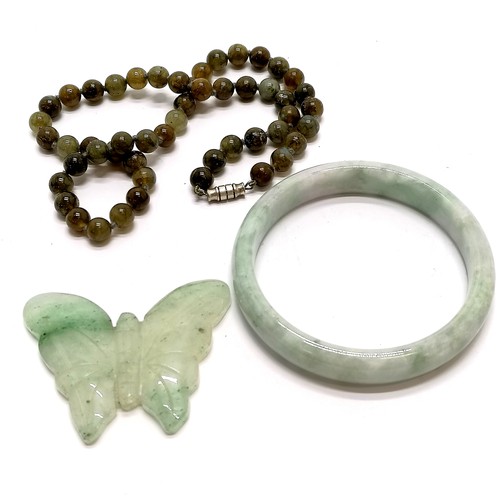 473 - Chinese jade bangle (inside 6cm diameter), jade butterfly carving & string of hardstone beads (40cm)