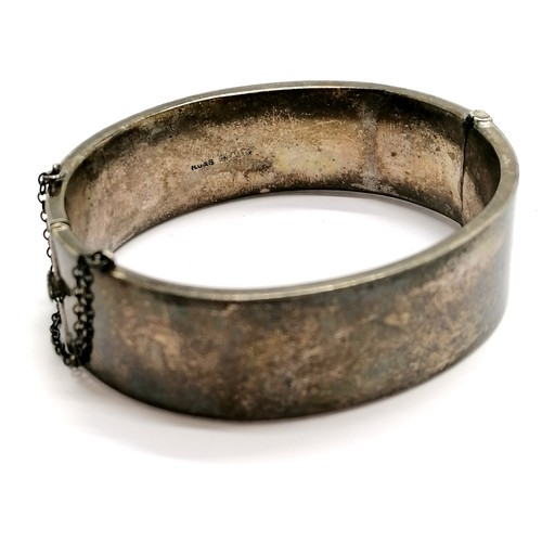 476 - Antique engraved silver bangle with unmarked gold detail by Henry Griffith & Sons Ltd - 28g total we... 