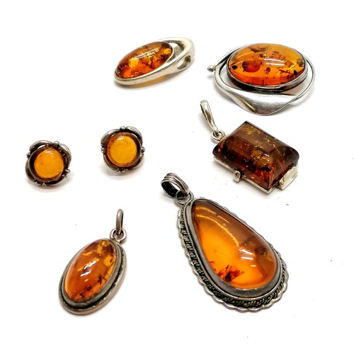 482 - Silver amber set brooch, earrings + 4 x pendants (longest 4.5cm drop) - total weight 33g