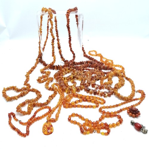 489 - Qty of amber jewellery inc necklaces (longest 180cm) etc ~ total weight of lot 873g