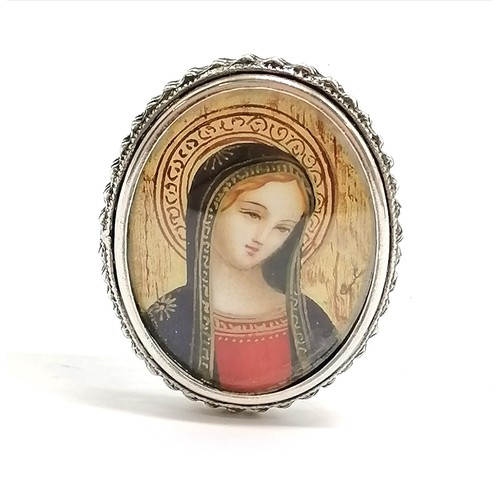 535 - 800 silver marked portrait brooch pendant with hand painted Madonna - 3cm high & 8.9g total weight