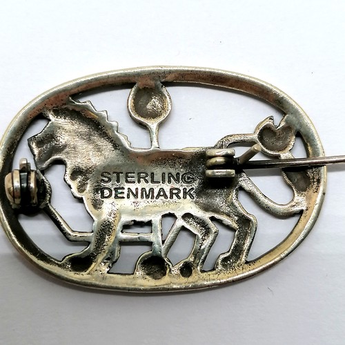 536 - Danish sterling silver brooch with stylised lion design - 2.5cm across & 6.8g