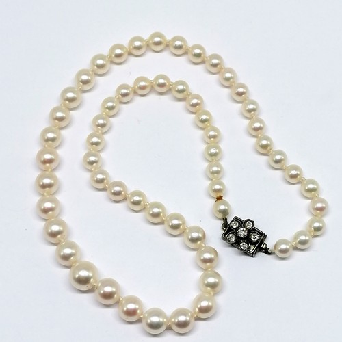 556 - Good quality graduated pearl strand necklace with diamond set clasp (40cm long in original leather p... 