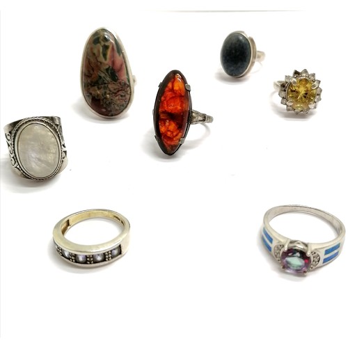 563 - 7 x silver marked stone set rings inc labradorite (yellow stone ring is missing 2 white stones) - to... 