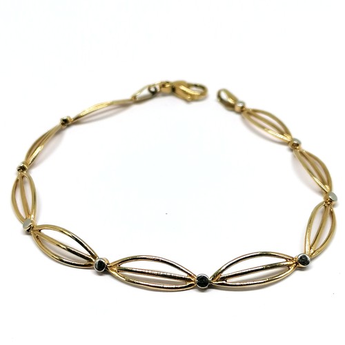 573 - 9ct hallmarked gold fancy link bracelet - 18cm & 4g