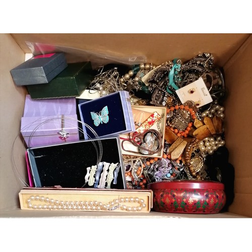 582 - Qty of costume jewellery (some boxed)