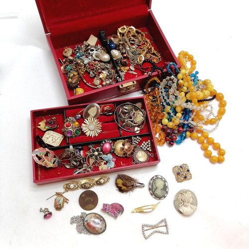 583 - Vintage red jewellery box containing antique paste buckles, brooches, necklaces etc