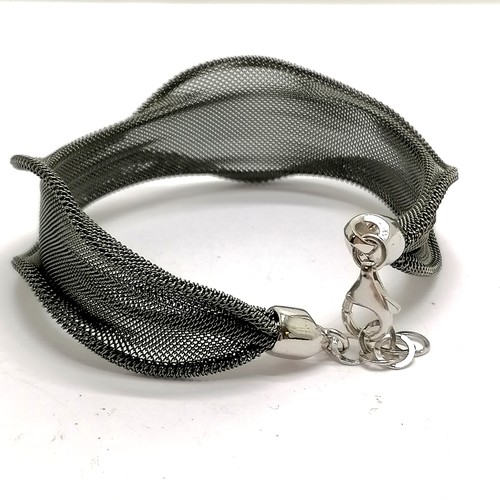 592 - Silver woven mesh bracelet - 19g total weight