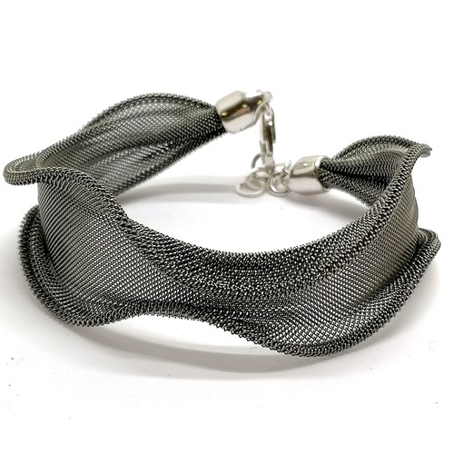 592 - Silver woven mesh bracelet - 19g total weight