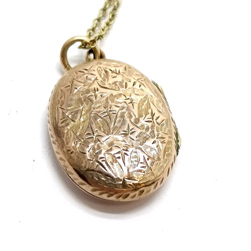 595 - Antique unmarked locket on an unmarked antique 46cm chain - total weight 4.3g