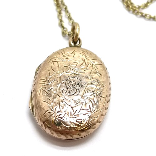 595 - Antique unmarked locket on an unmarked antique 46cm chain - total weight 4.3g