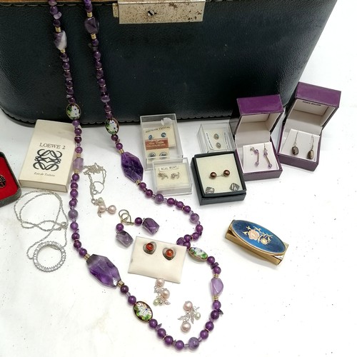 600 - Qty of costume jewellery inc boxed pair of silver earrings, silver and pearl necklace + matching ear... 