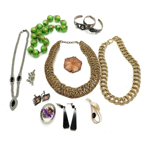 611 - Qty of costume jewellery inc lucite brooch + earrings, Venetian green and gold bead 42cm necklace et... 