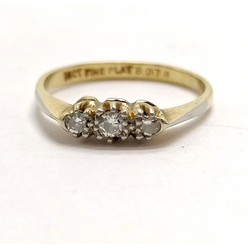 632 - 18ct gold & platinum 3 stone diamond ring - size M & 2.1g total weight