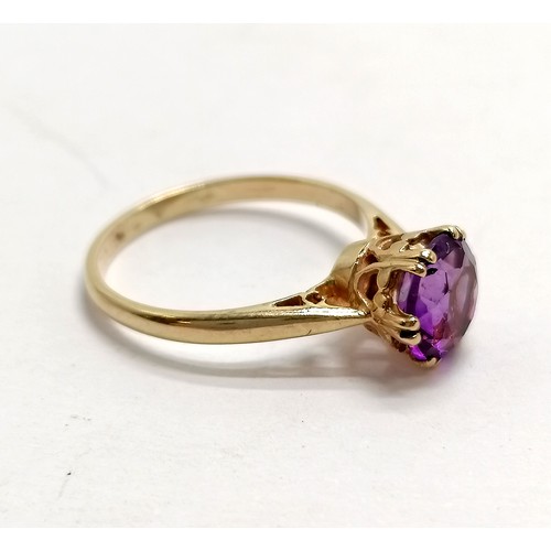 633 - Unmarked gold amethyst solitaire ring - size K½ & 1.7g total weight